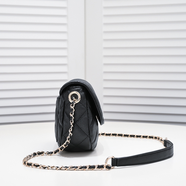 シャネルバッグ背面デザイン